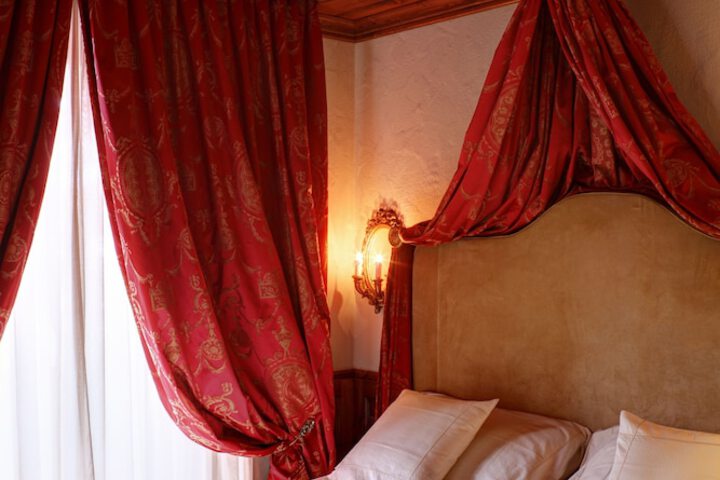 Room 4 of 39
