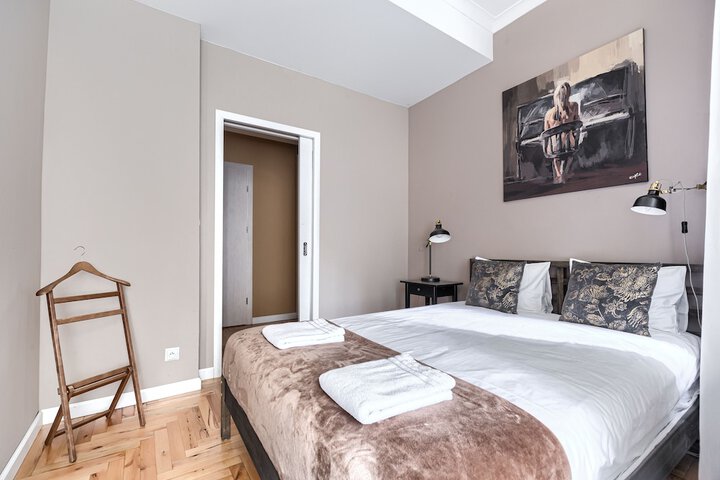 Room 9 of 24