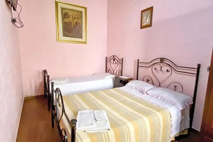 Room 5 of 13