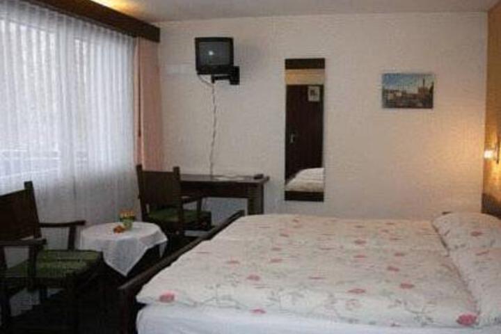 Room 2 of 5