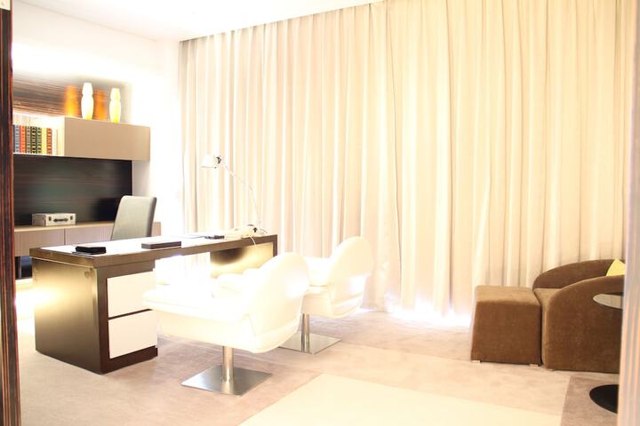Room 7 of 106