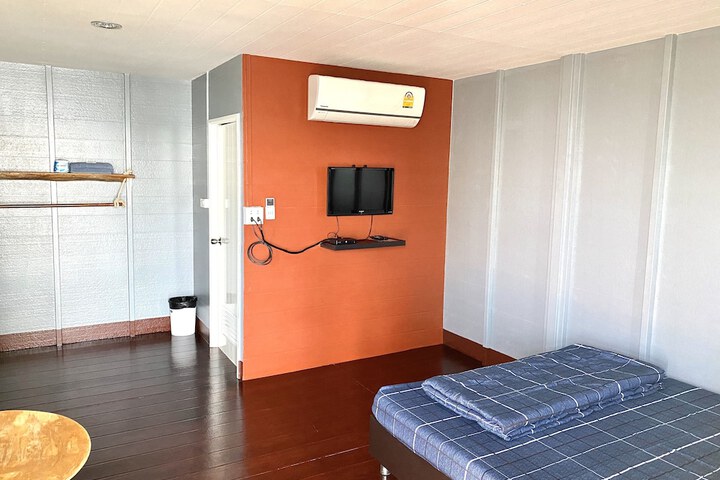 Room 4 of 55