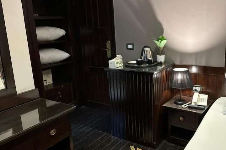 Room 12 of 32