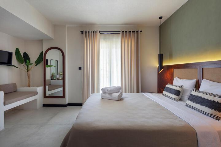 Room 13 of 23