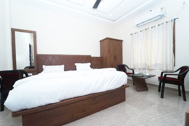 Room 21 of 34