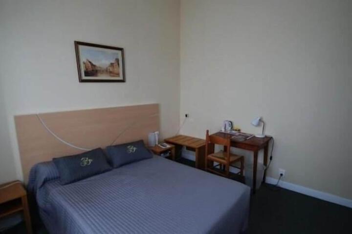 Room 13 of 20