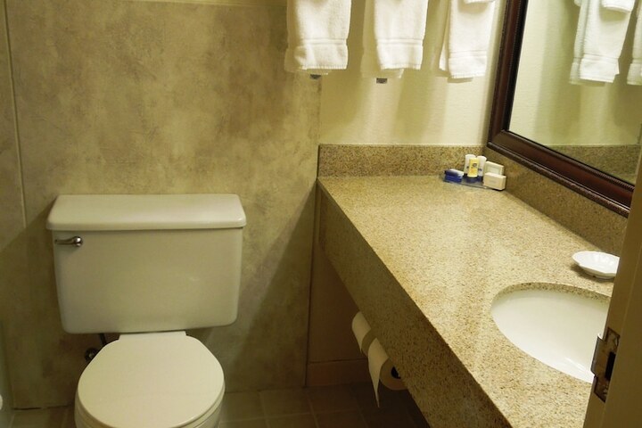 2 Double Beds (6 of 8)