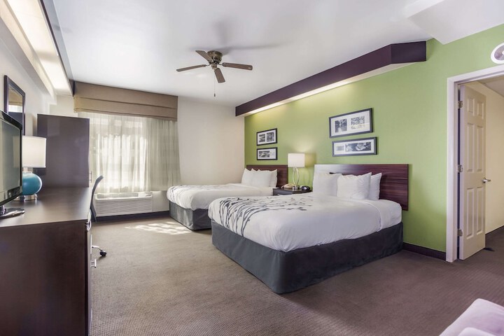 2 Queen Beds (9 of 9)
