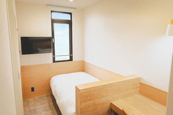 Room 28 of 64