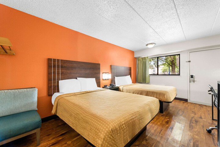 2 Double Beds (5 of 14)