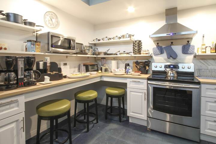 Breakfast/Coffee Service 81 of 104