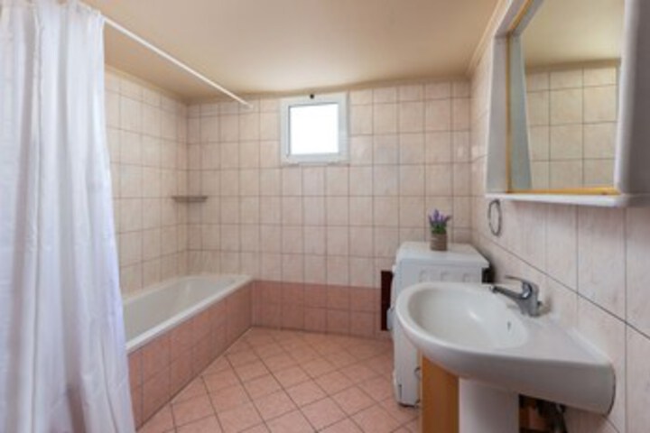 Room 2 of 9