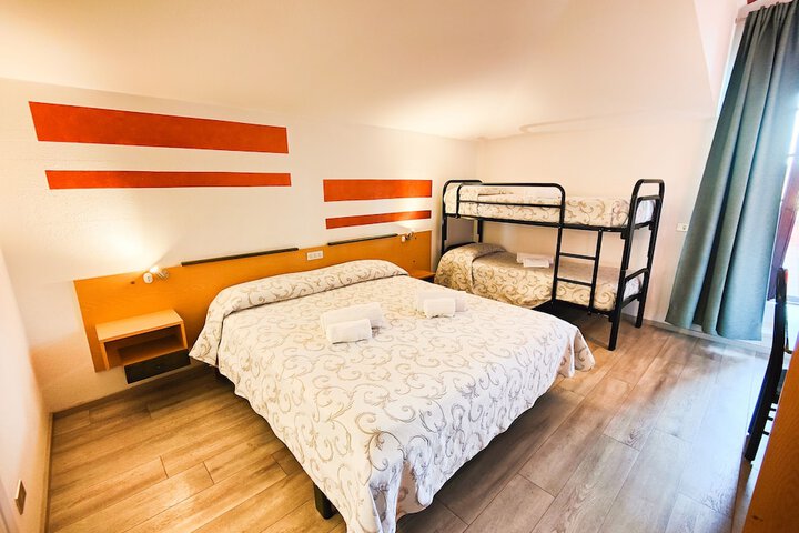 Room 4 of 40