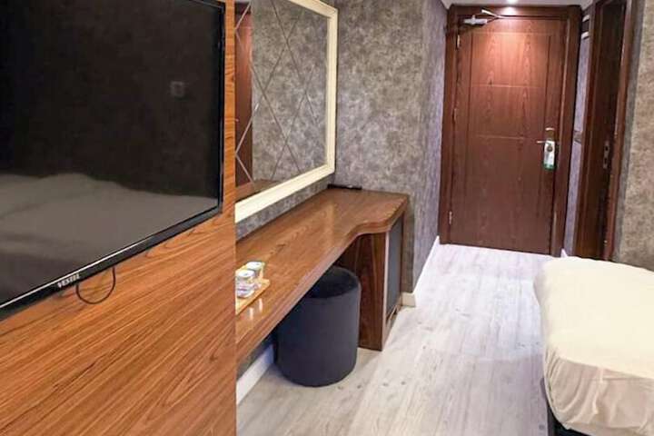 Room 18 of 40