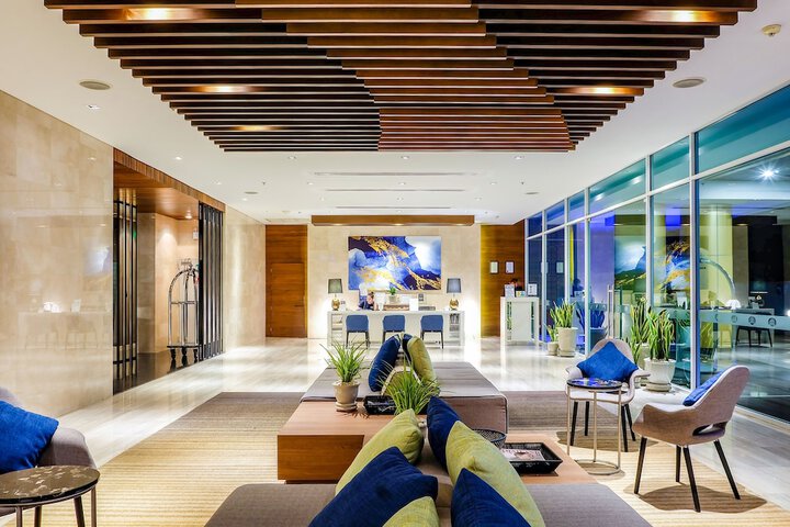 Entrance & Lobby