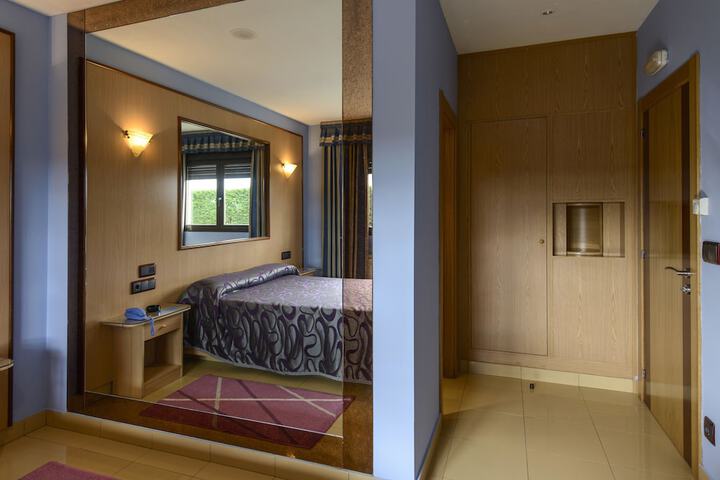 Room 5 of 30