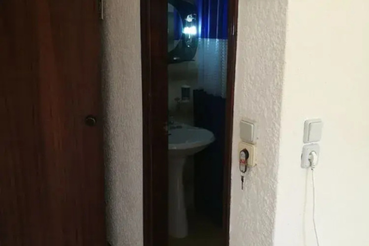 Room 8 of 15