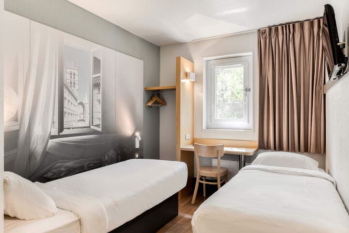 Room 17 of 42