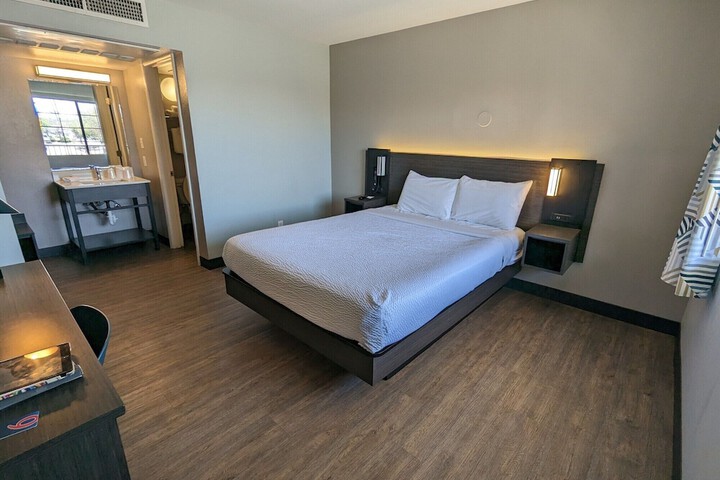 Room 26 of 99