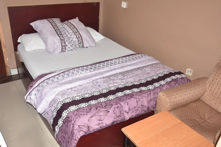 Room 7 of 18