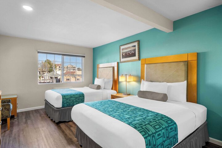 1 Queen Bed (6 of 23)