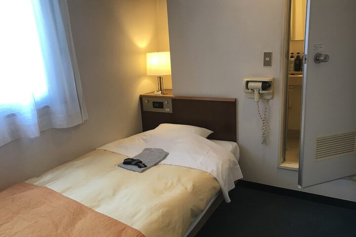 Room 11 of 34