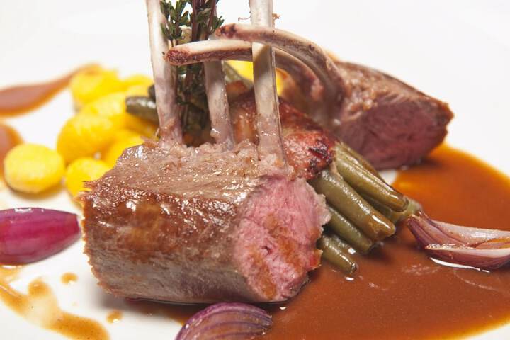 Dining 41 of 52