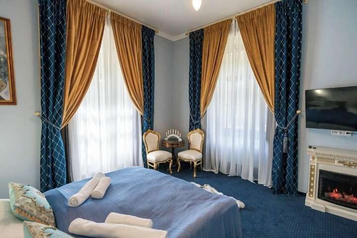 Room 4 of 35