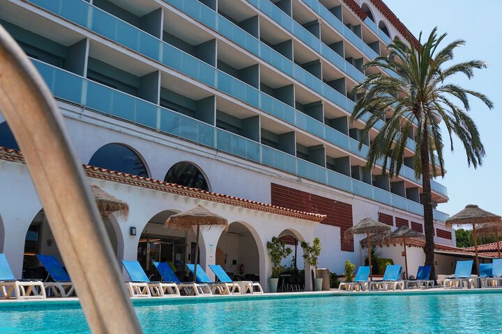 Hotel Pool