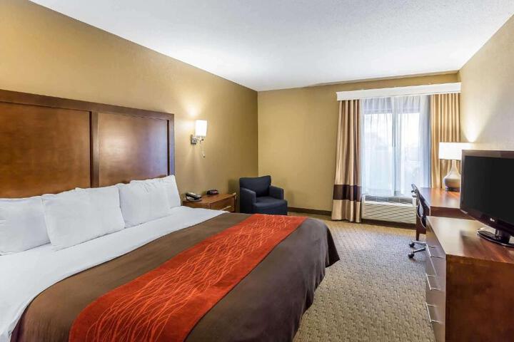 Standard King Bed Accessible (2 of 9)