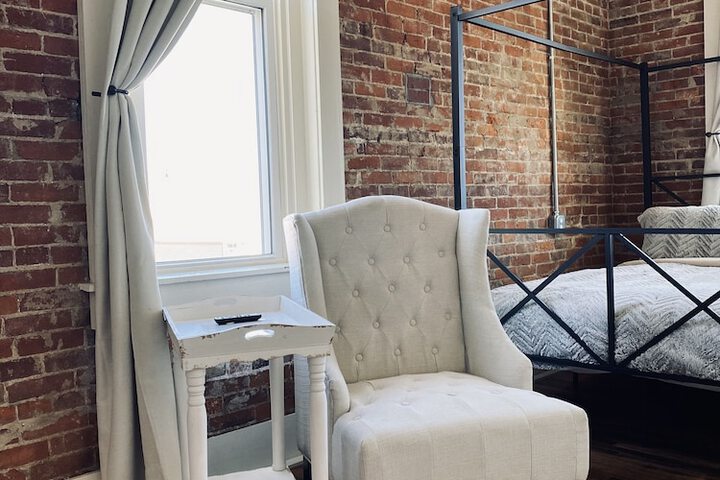Luxury Studio Queen Bed (5 of 22)