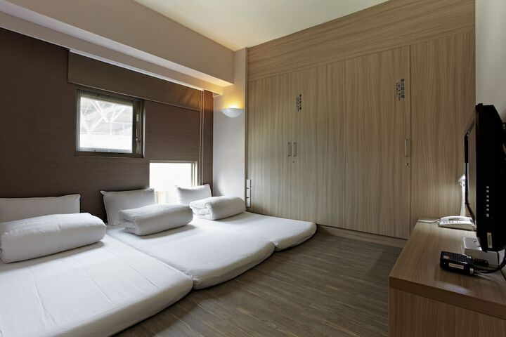 Room 10 of 51