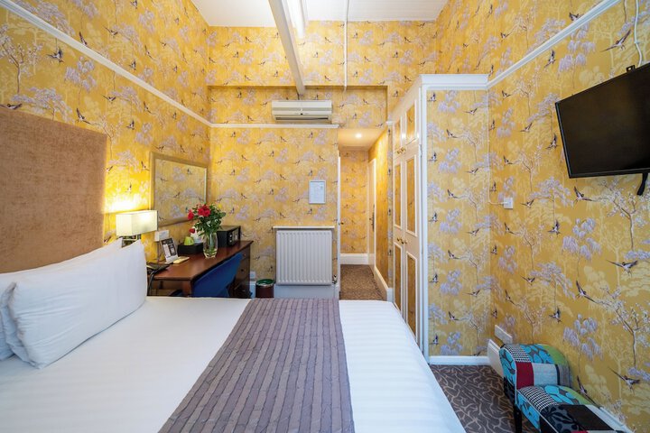 Room 73 of 128