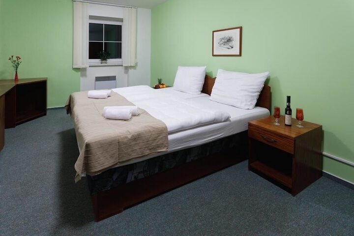 Room 11 of 15