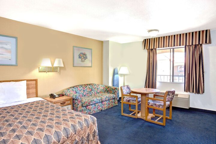 Room 6 of 14
