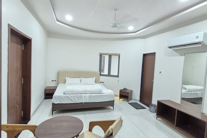 Room 8 of 24
