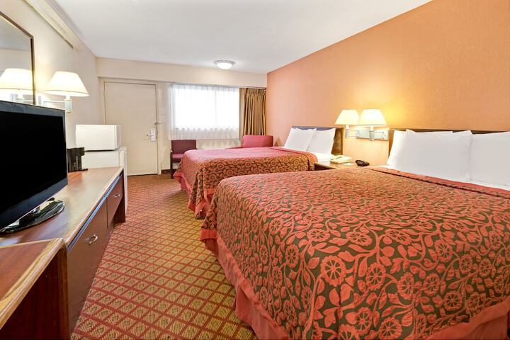 2 Double Beds (10 of 11)