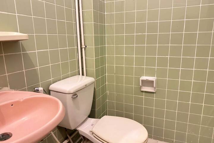 Room 16 of 25