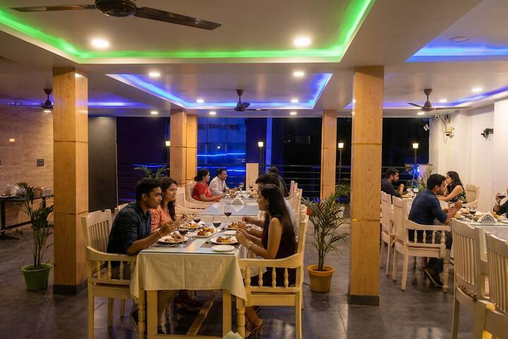 Dining 31 of 35