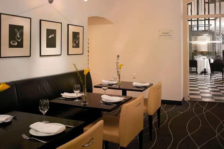Dining 43 of 56