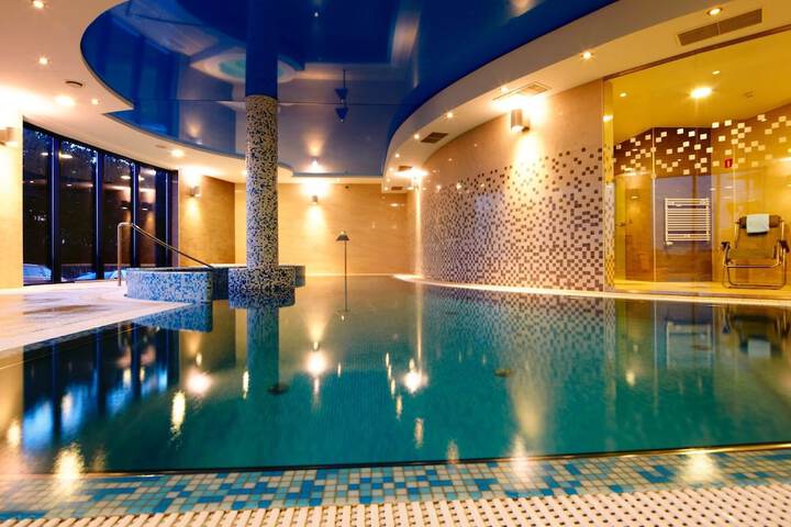 Hotel Pool