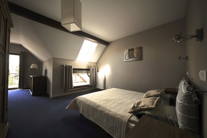 Room 11 of 28