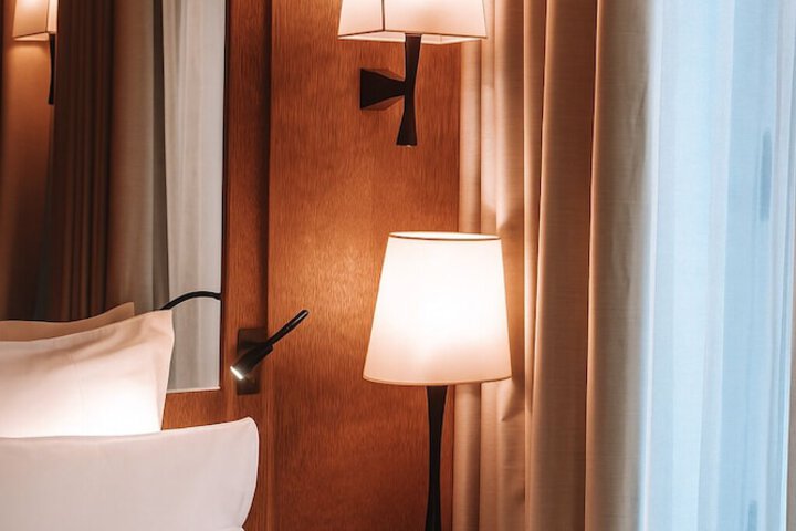 Room 13 of 37