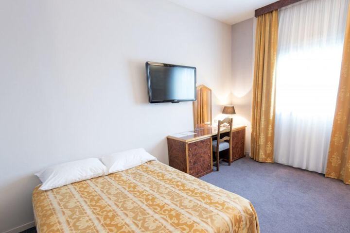 Room 10 of 36
