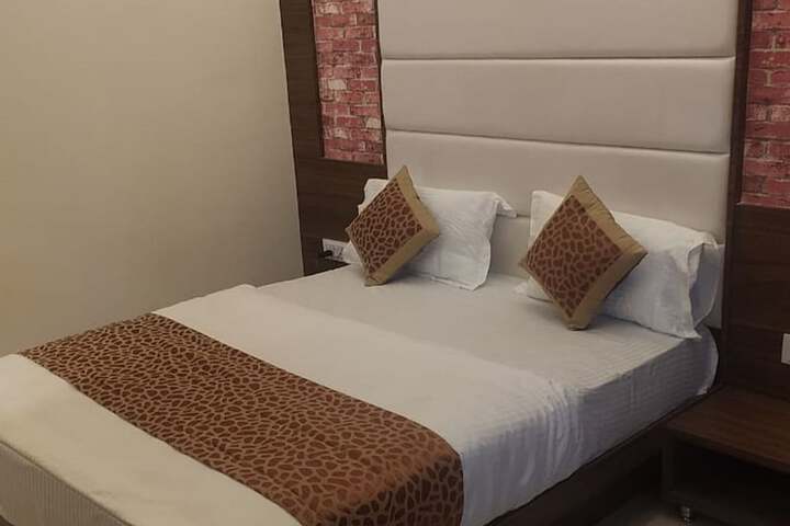 Room 19 of 35