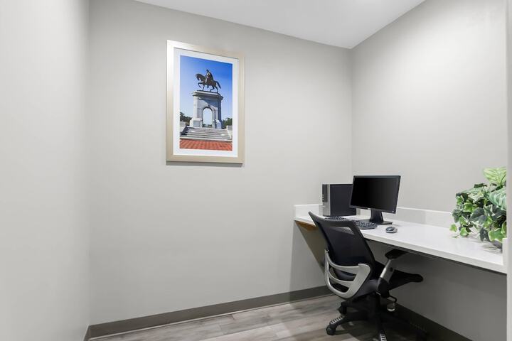 Business Center 72 of 73