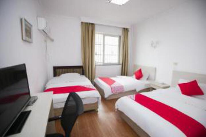 Room 4 of 6