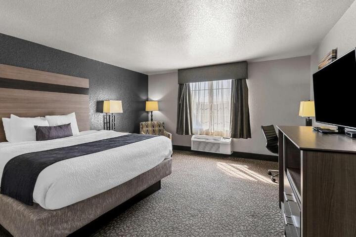 1 King Bed High Speed Internet Micrwave Refridgerator Coffee Maker Full Breakfast (3 of 27)