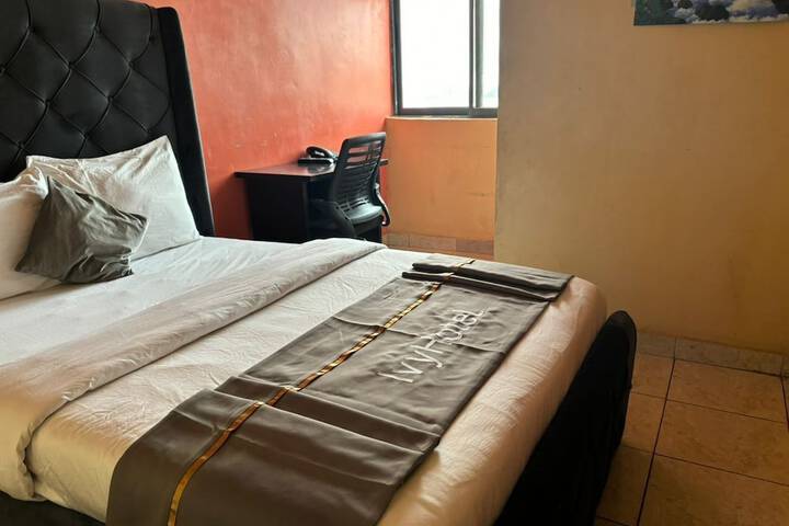 Room 9 of 19