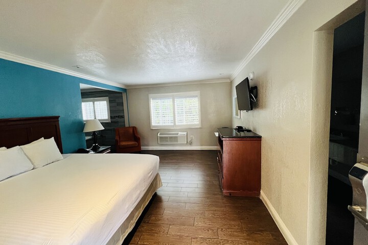 Signature King Bed (7 of 39)